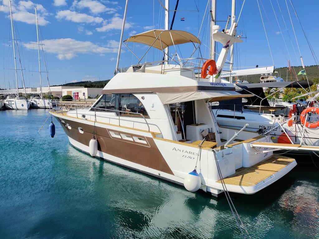 Motoryacht 
