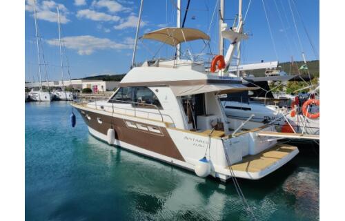 Motoryacht 