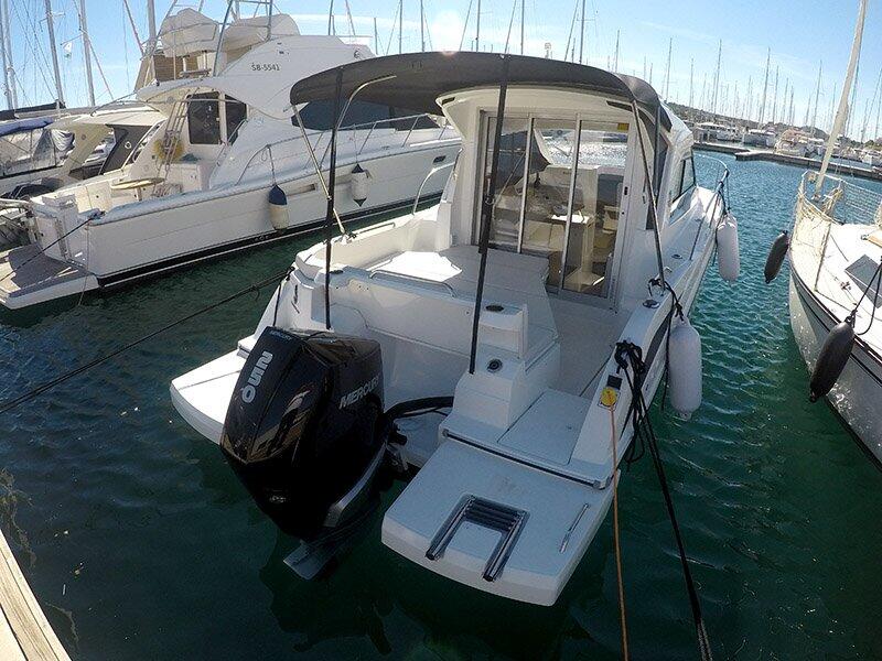 Motor boat 