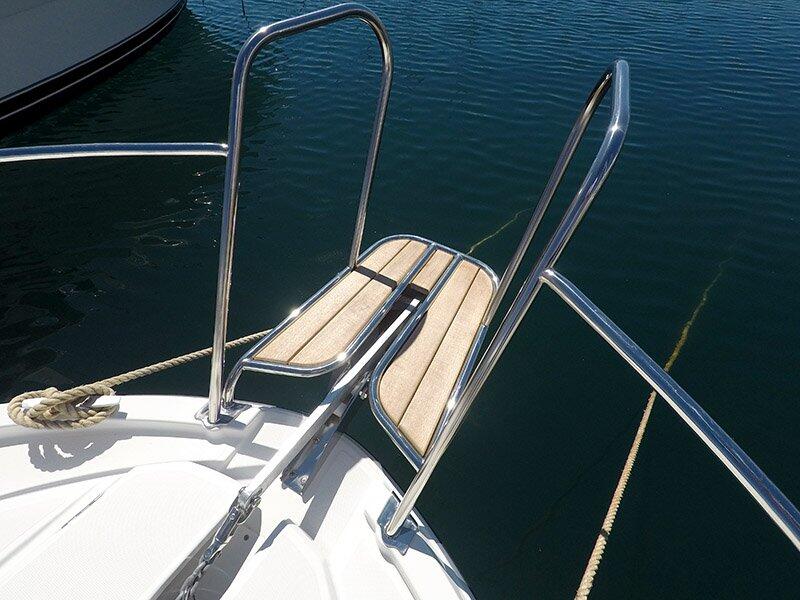 Motor boat 