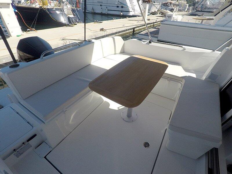 Motor boat 