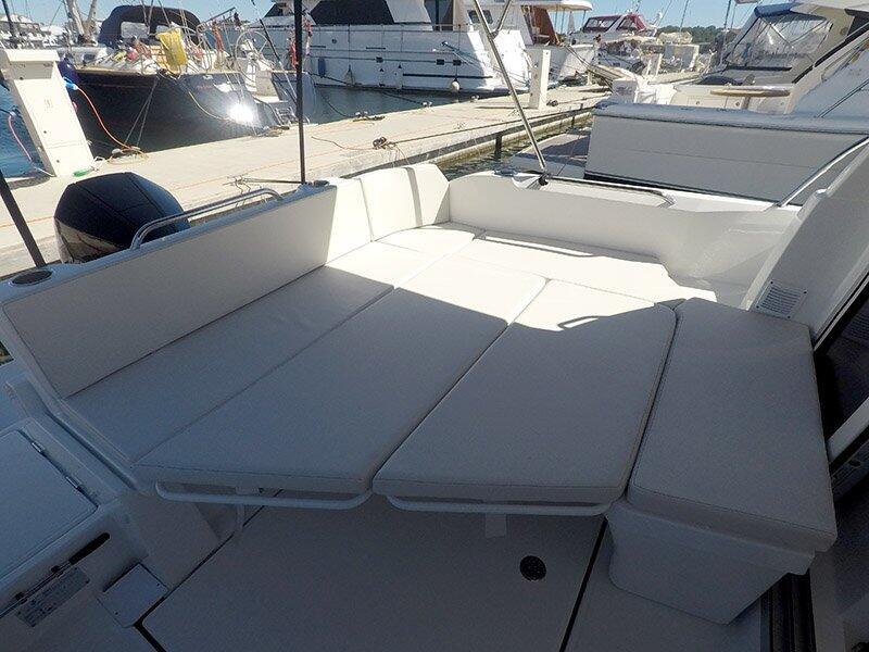 Motor boat 