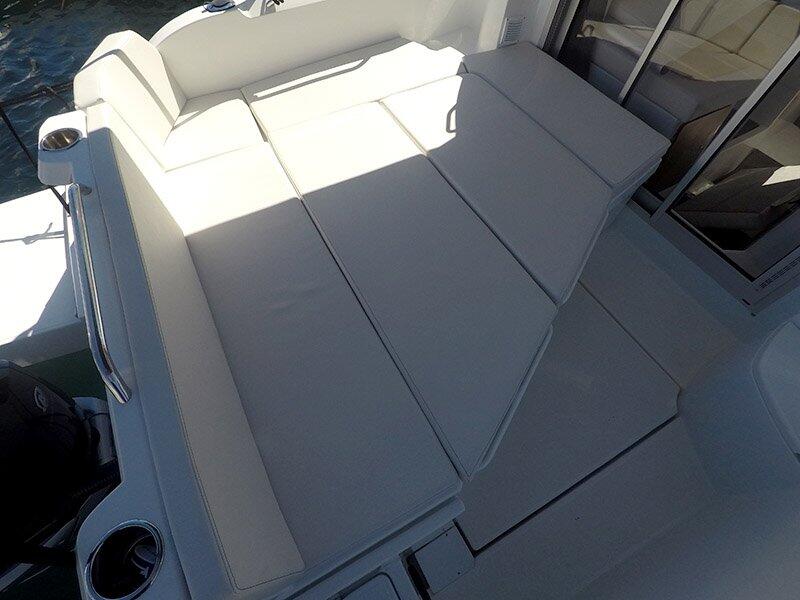 Motor boat 