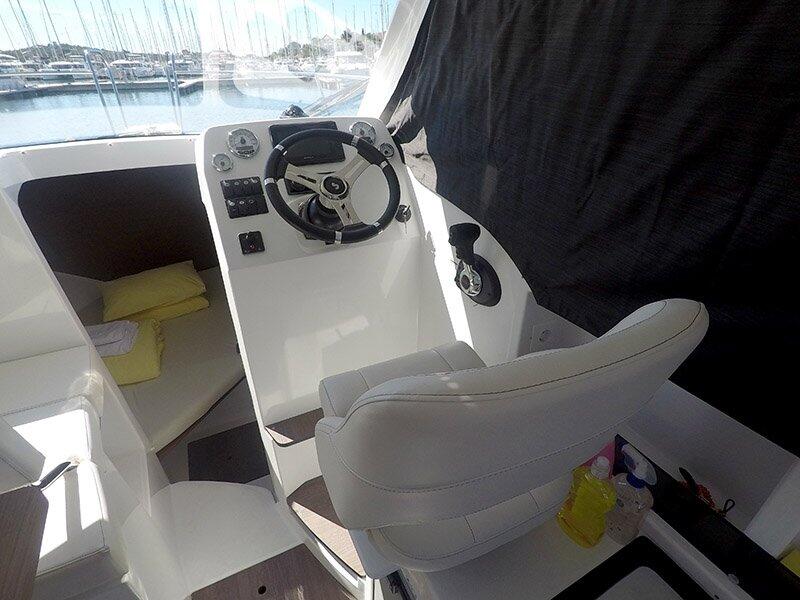 Motor boat 