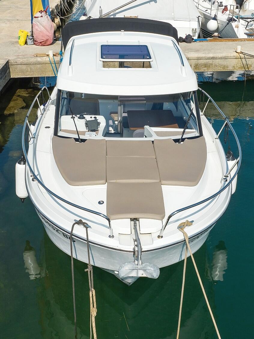 Motor boat 