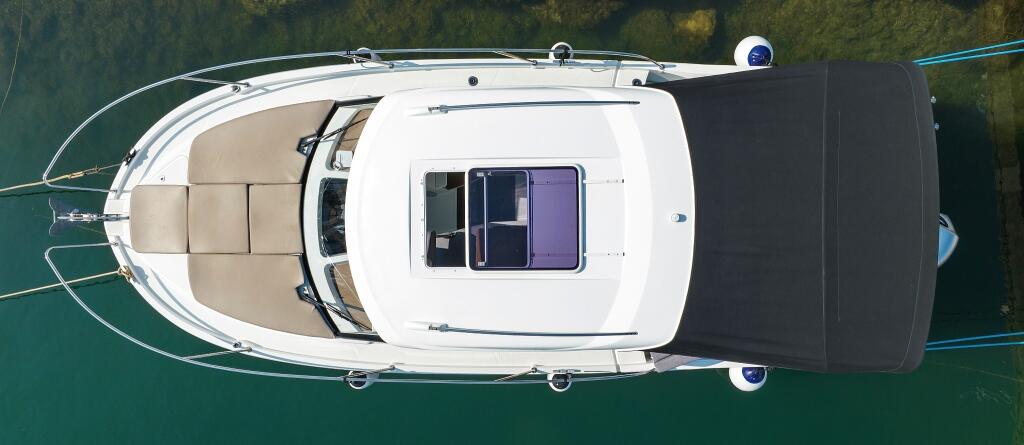 Motor boat 