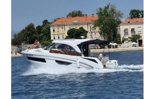Motor boat 
