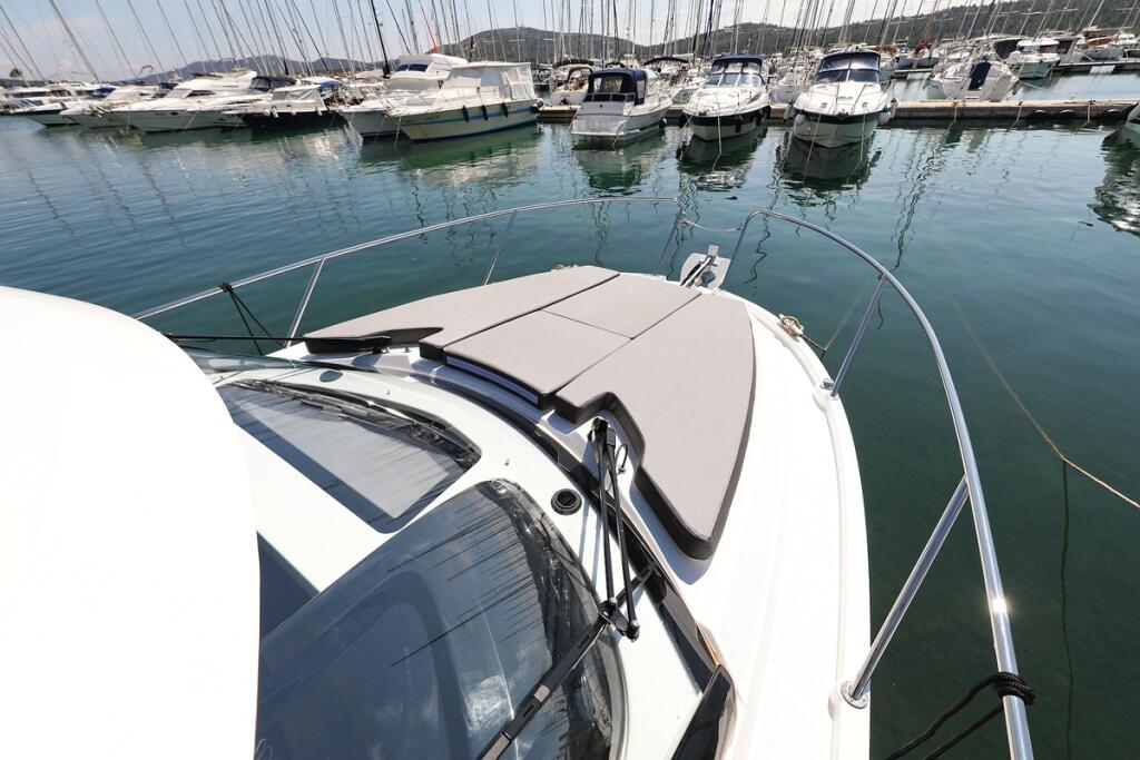 Motor boat 