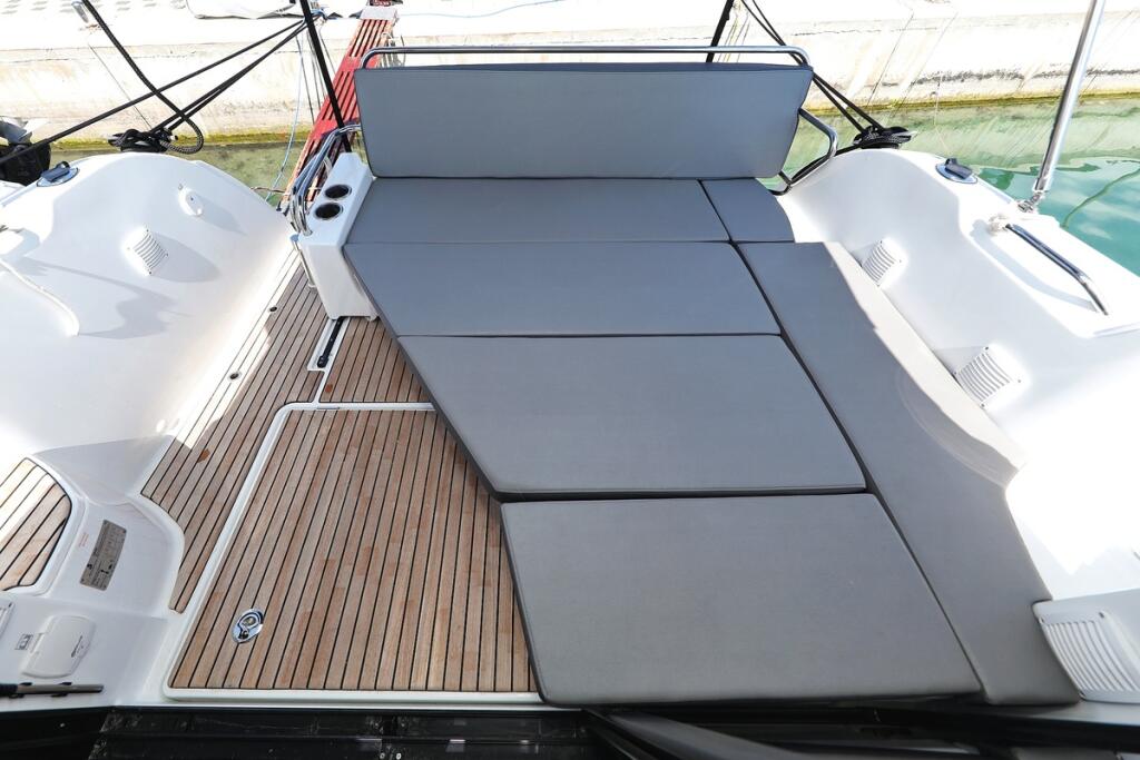 Motor boat 