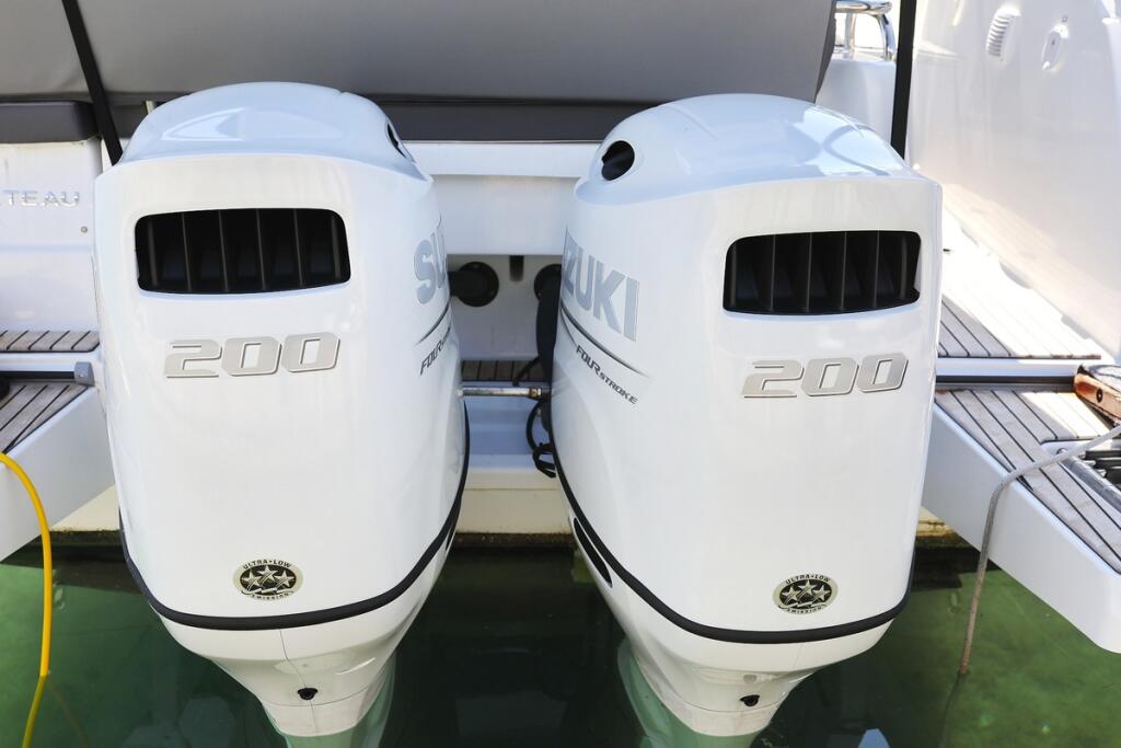Motor boat 