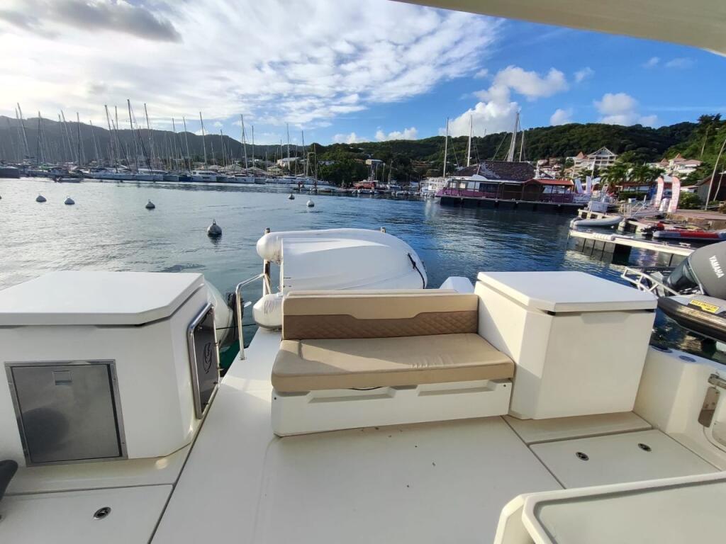 Power catamaran 