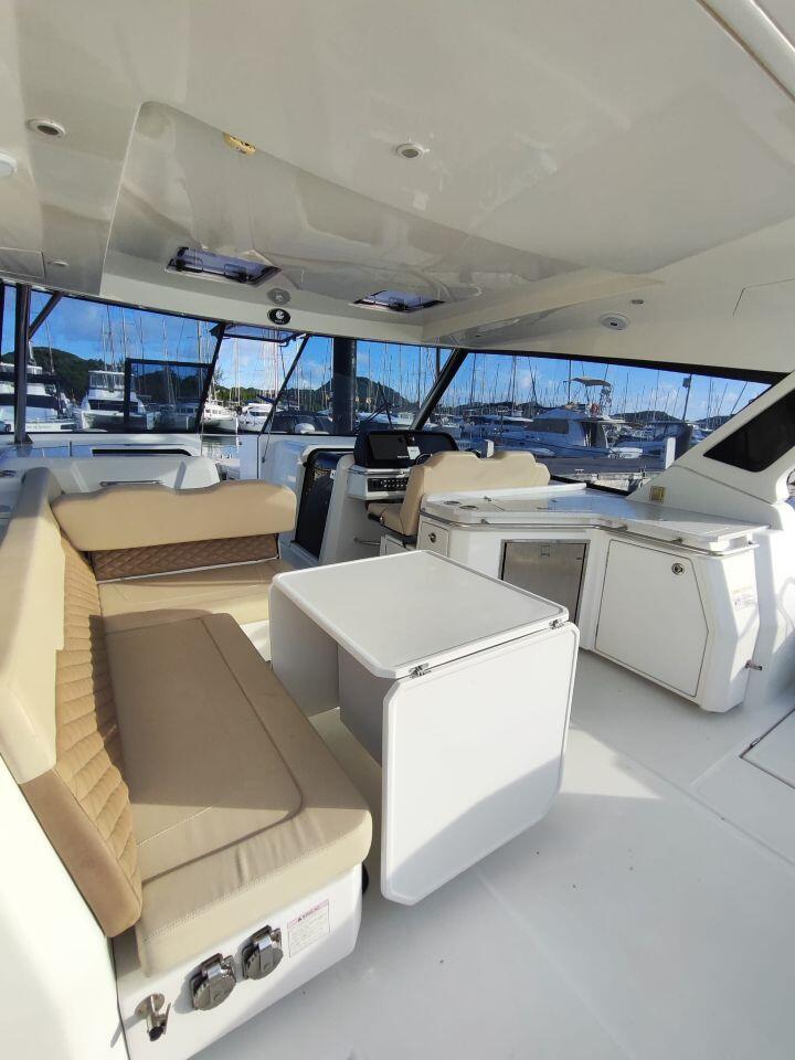 Power catamaran 