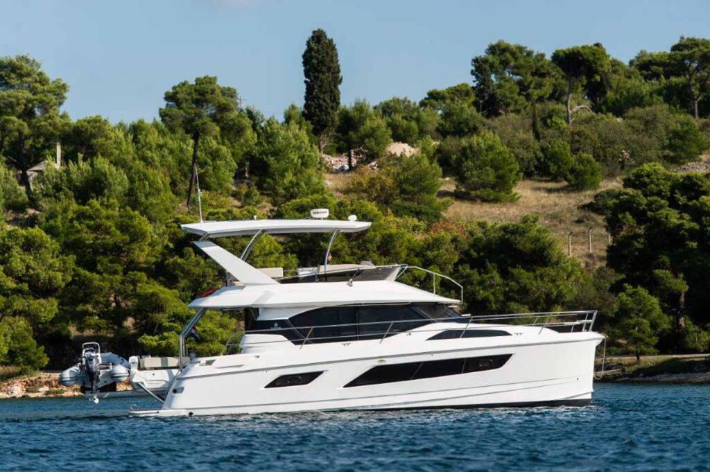 Power catamaran 