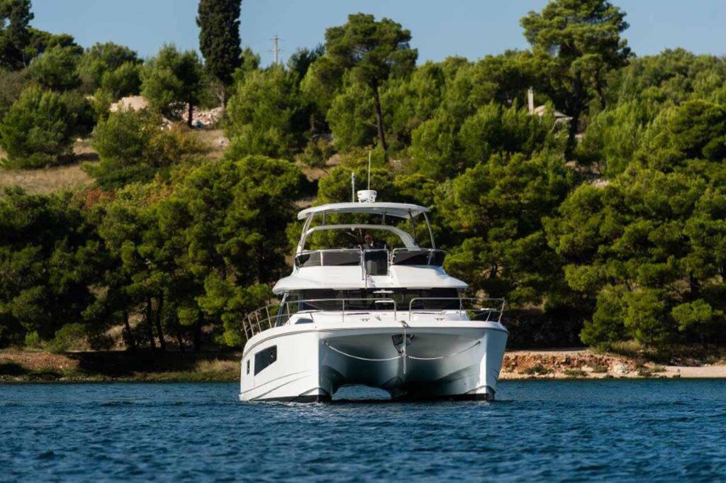 Power catamaran 