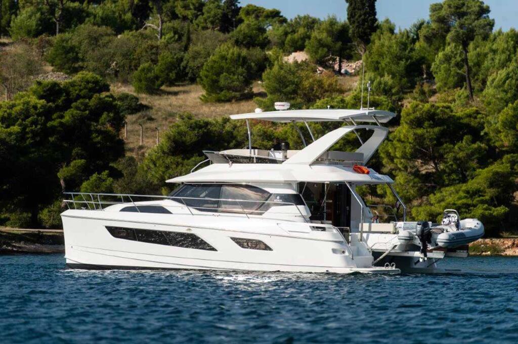 Power catamaran 
