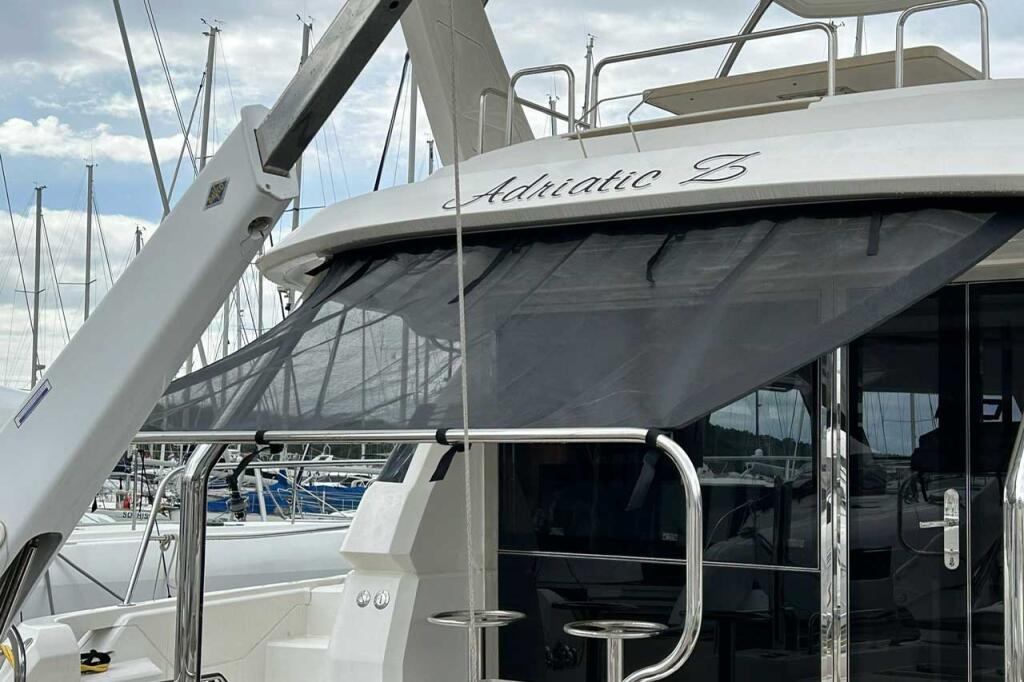 Power catamaran 