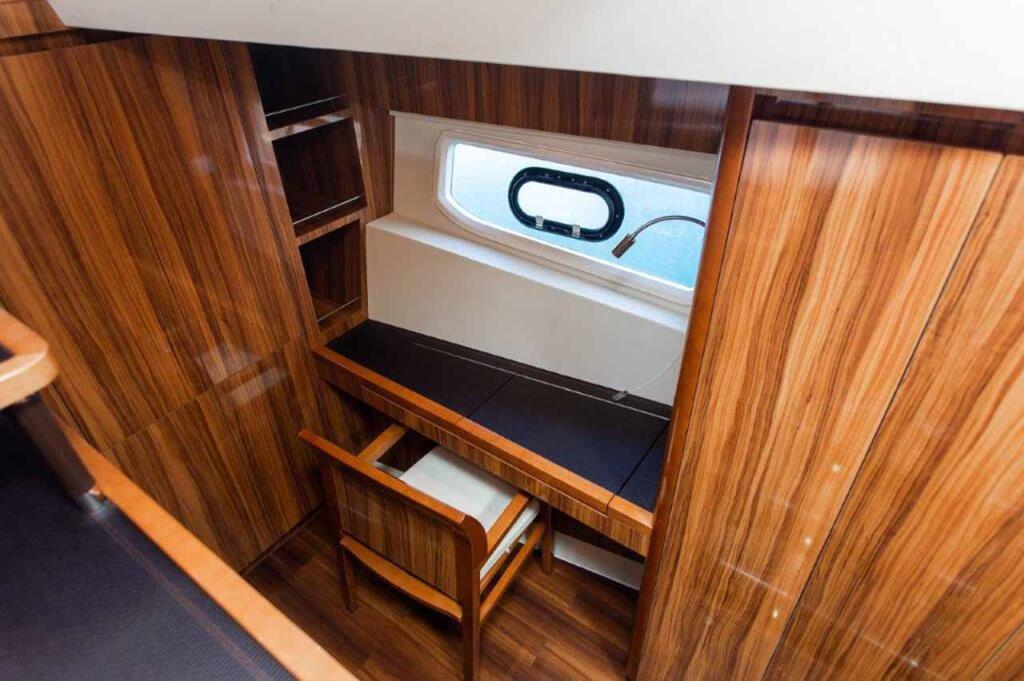 Power catamaran 