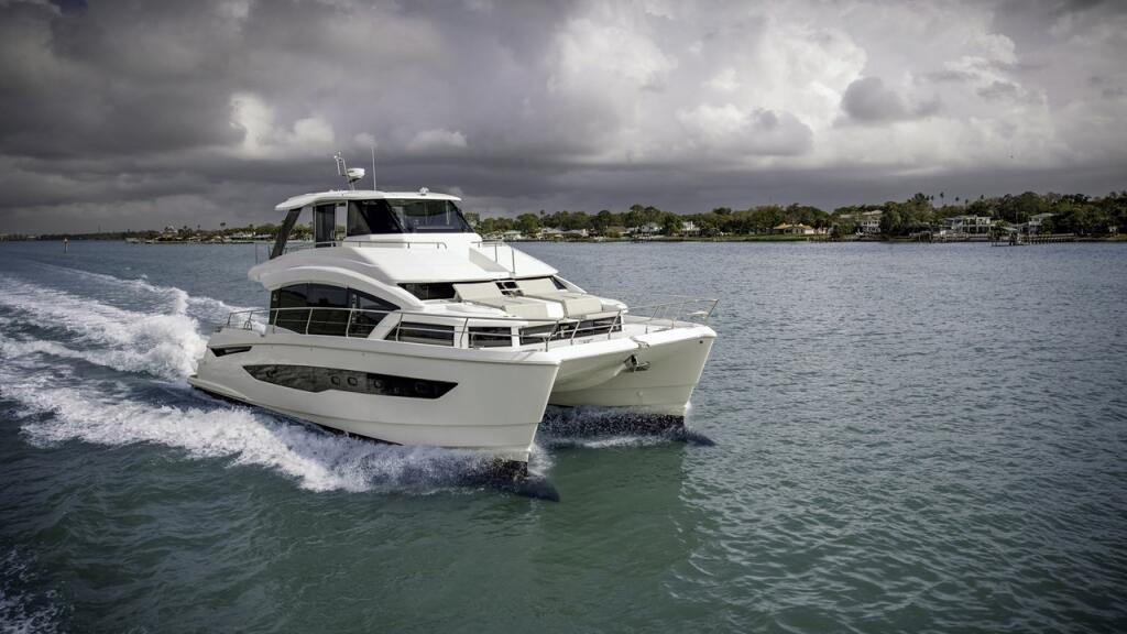 Power catamaran 