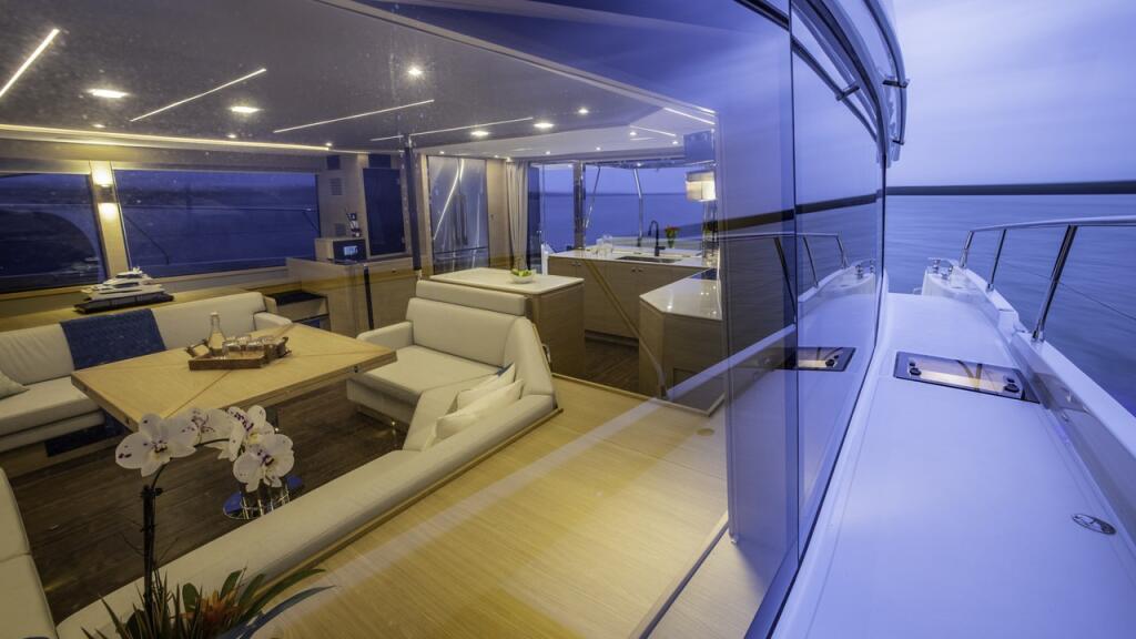 Power catamaran 