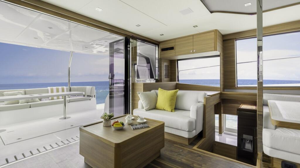 Power catamaran 