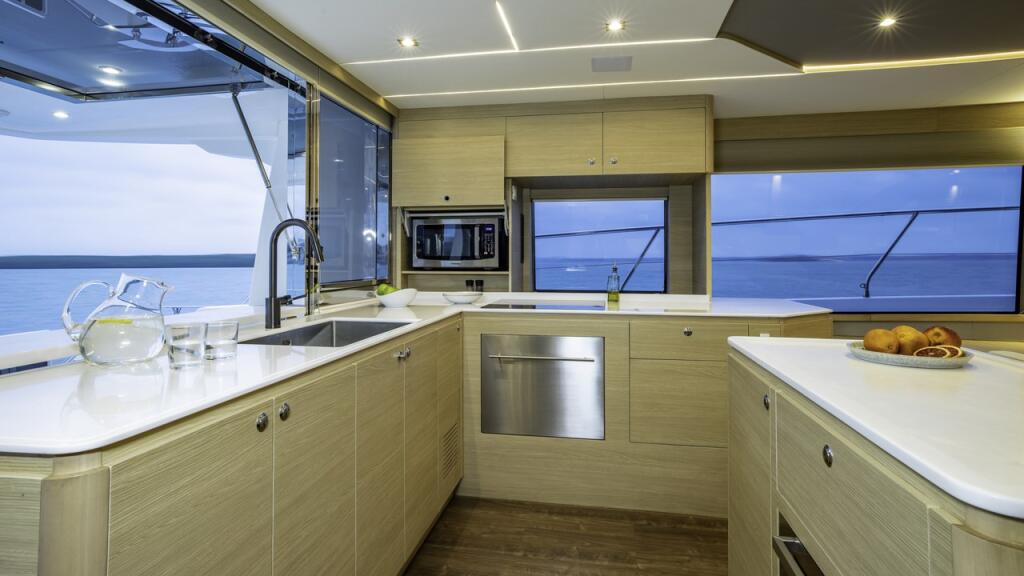 Power catamaran 
