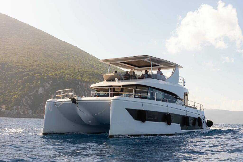 Power catamaran 
