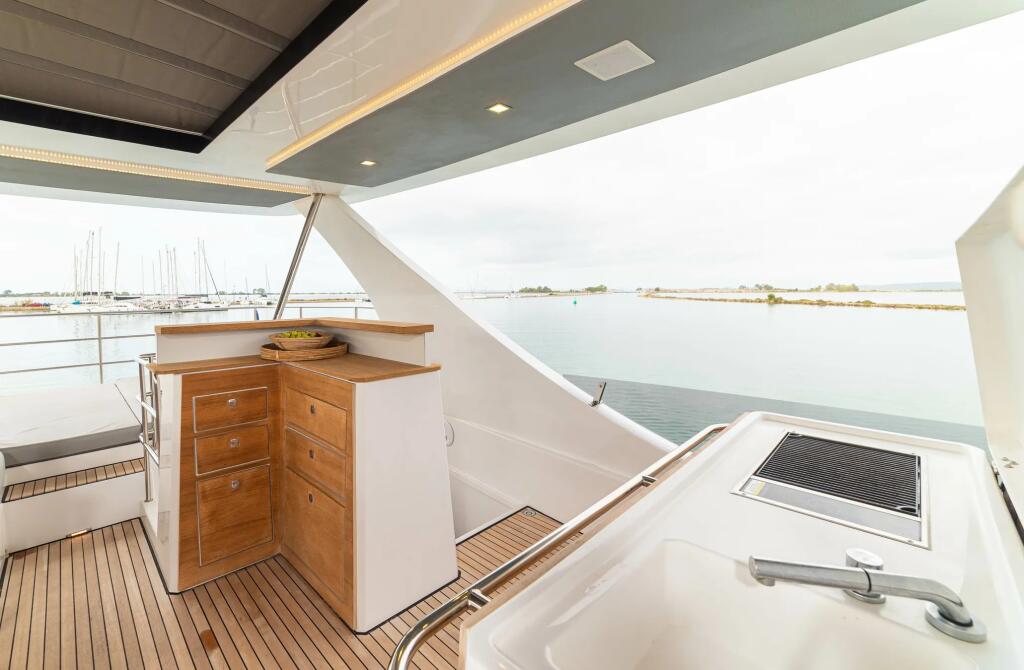 Power catamaran 