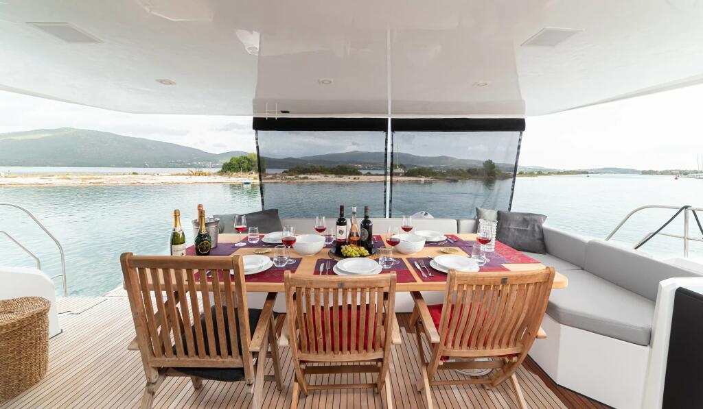 Power catamaran 