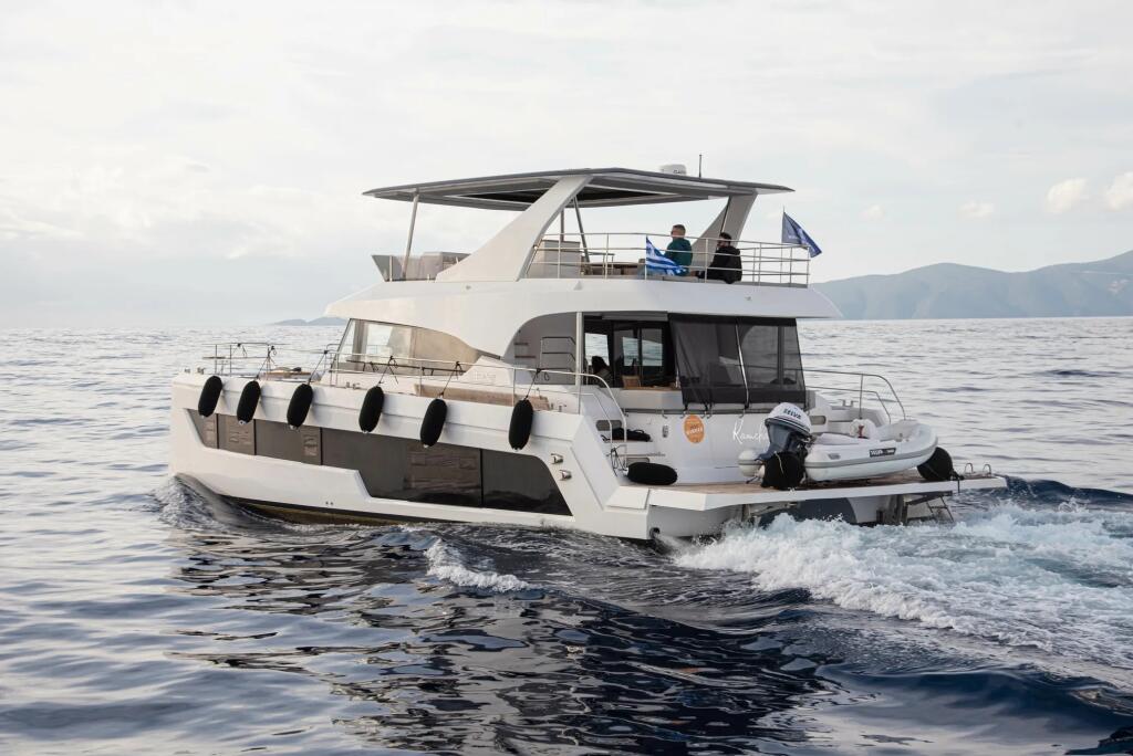 Power catamaran 