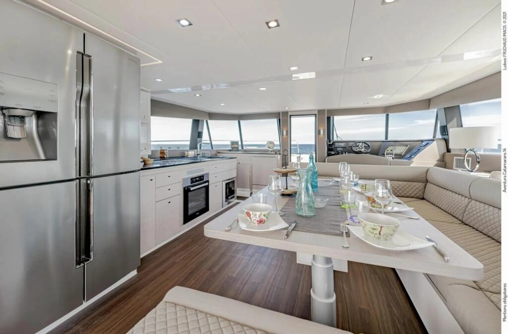 Power catamaran 