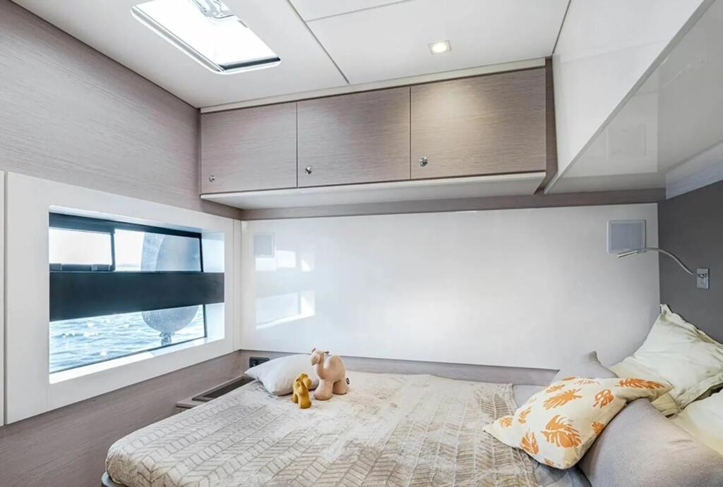 Power catamaran 