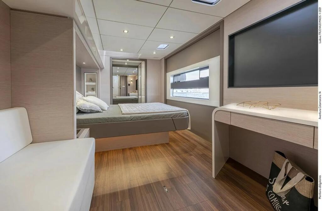 Power catamaran 