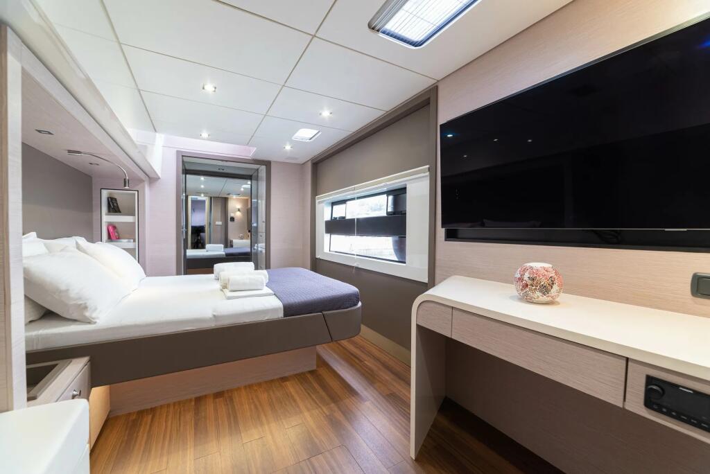 Power catamaran 