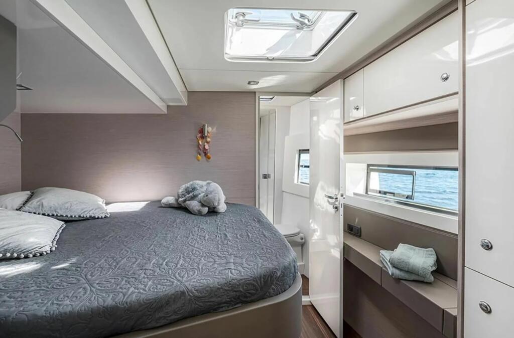 Power catamaran 