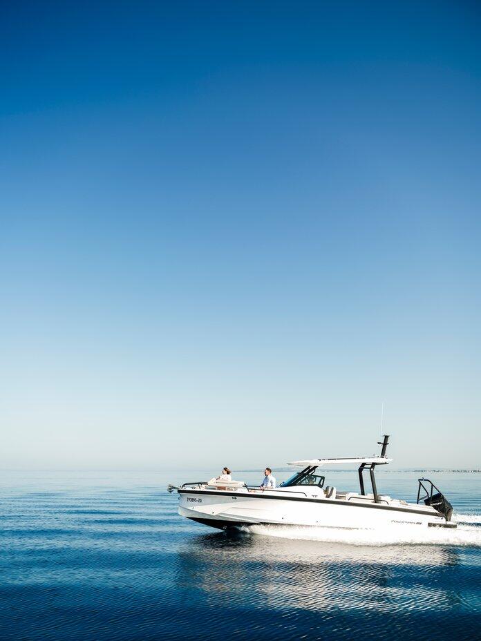 Motor boat 