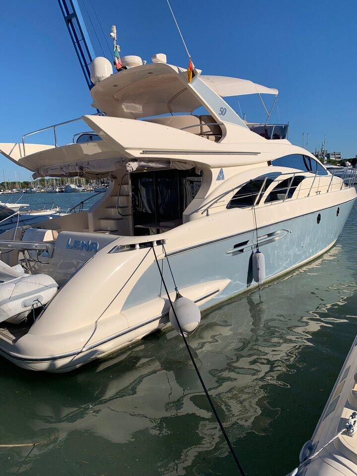 Motoryacht 