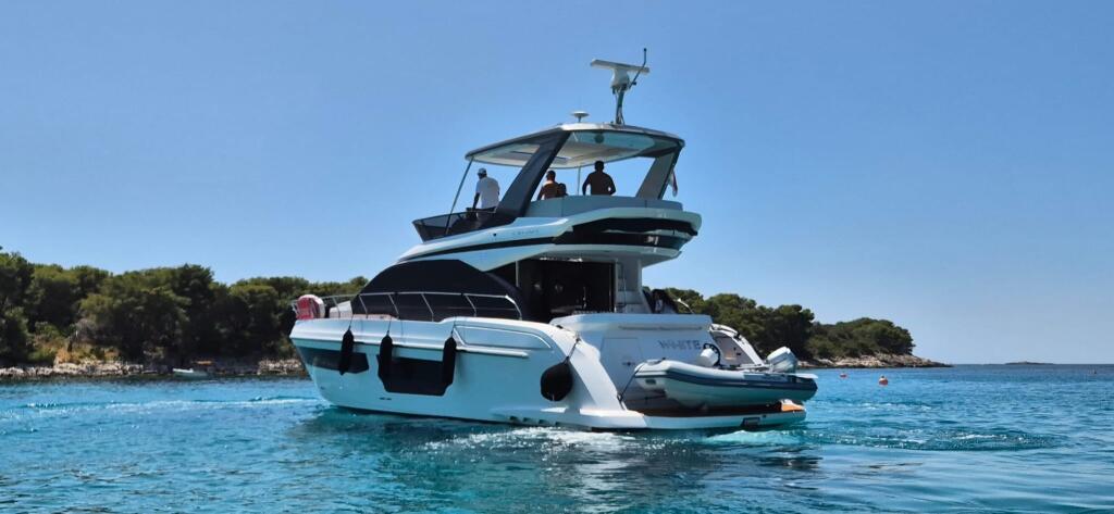 Motoryacht 