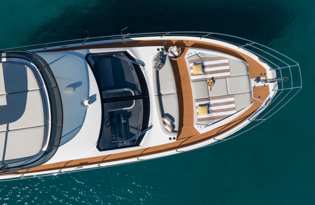 Motor yacht 