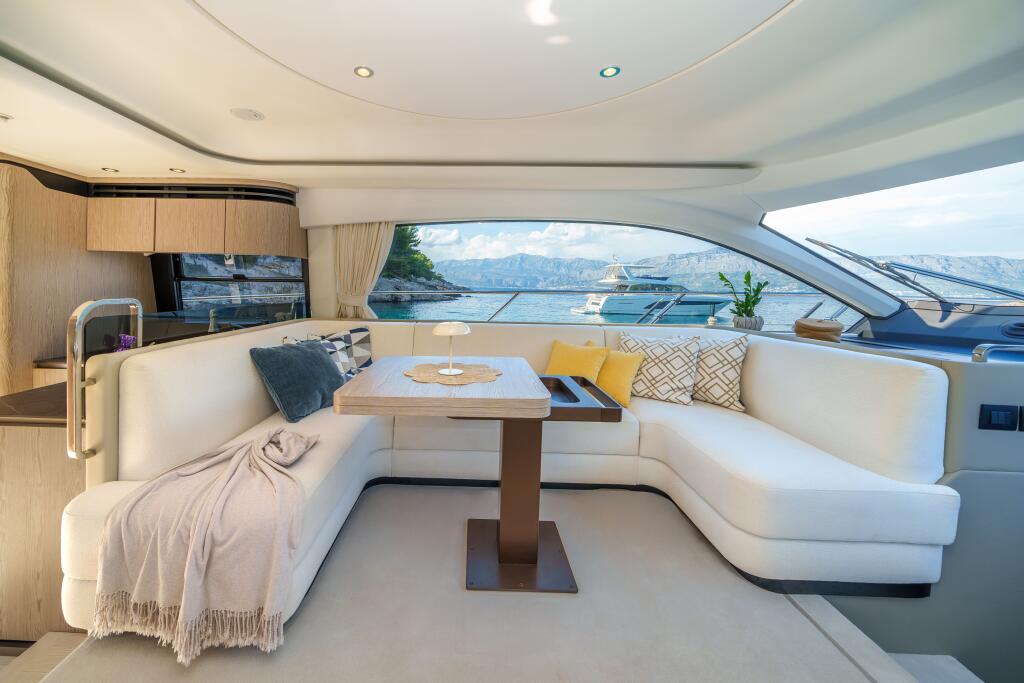 Motor yacht 