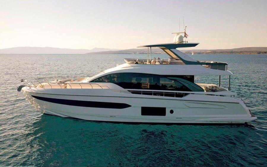 Motor yacht 
