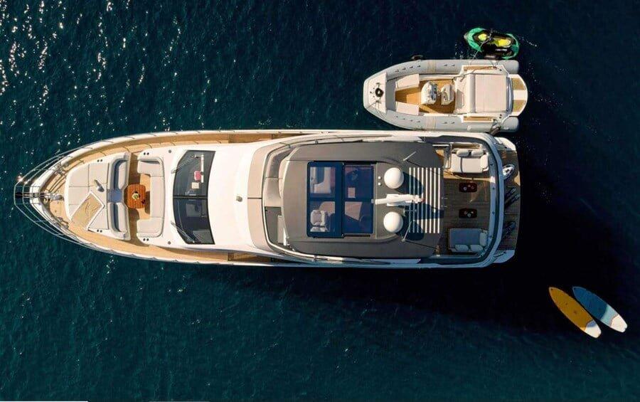 Motor yacht 
