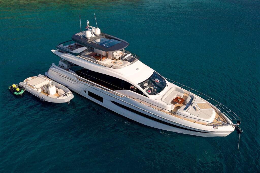 Motor yacht 