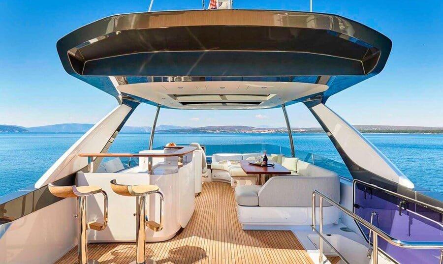 Motor yacht 