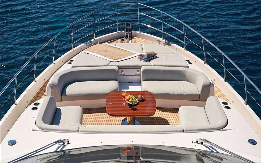 Motor yacht 