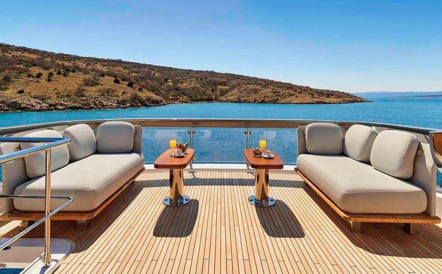 Motor yacht 