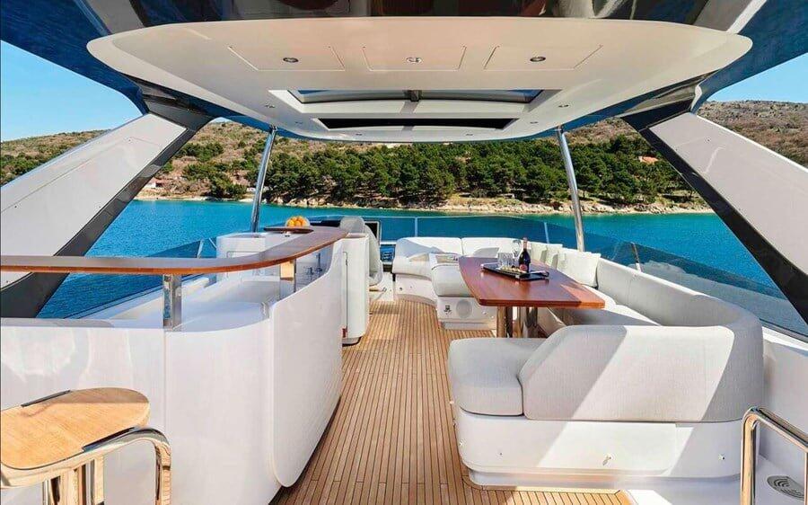 Motor yacht 