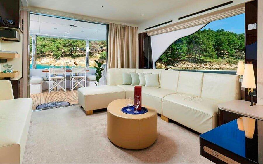 Motor yacht 