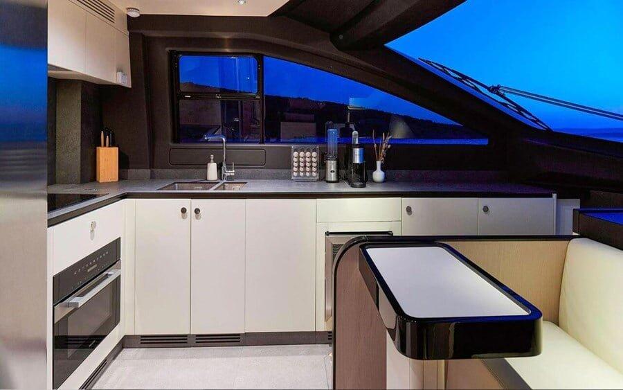 Motor yacht 