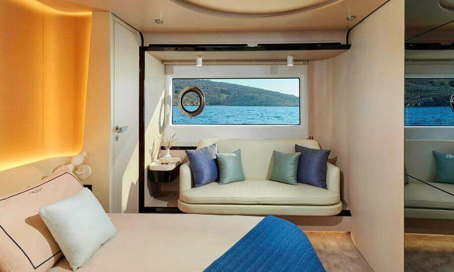 Motor yacht 
