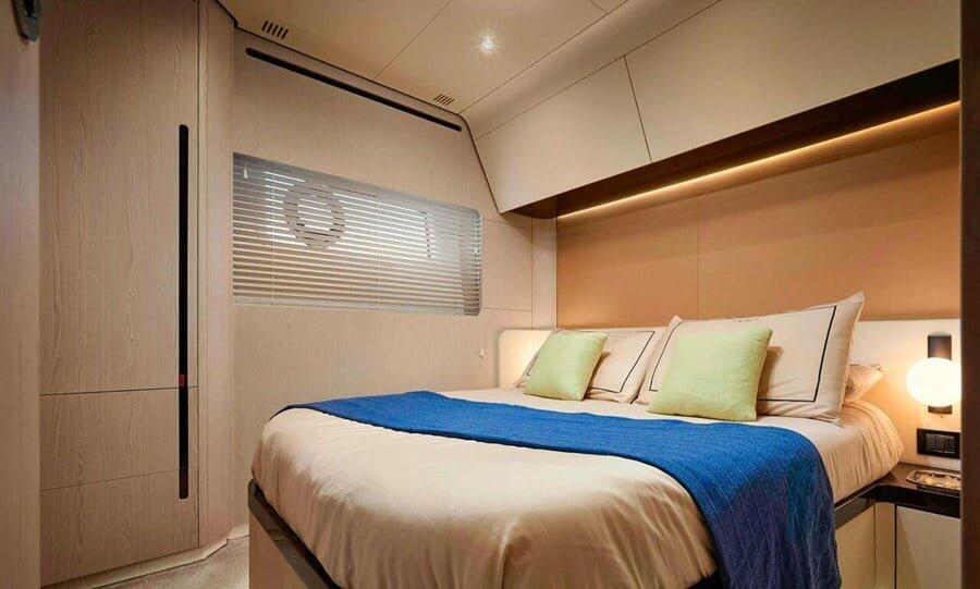 Motor yacht 